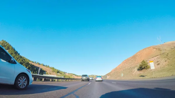 Montanha vista de condução — Fotografia de Stock