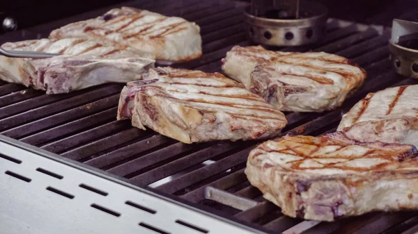 Cocinar chuletas de cerdo — Foto de Stock