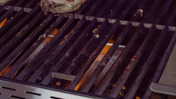 Schweinekoteletts kochen — Stockfoto