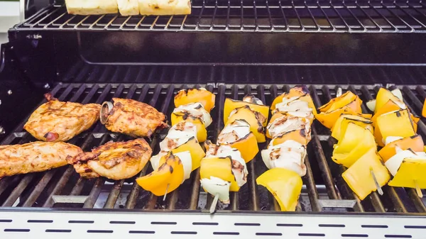 Chicken shish kabobs — Stock Photo, Image