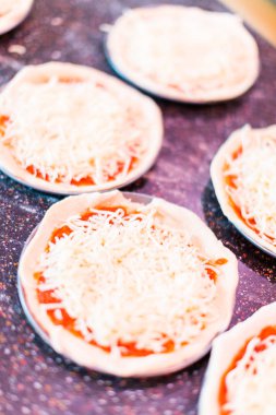 Ev yapımı biberli pizza