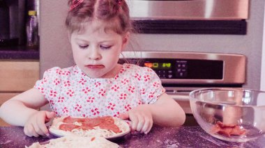 Ev yapımı biberli pizza