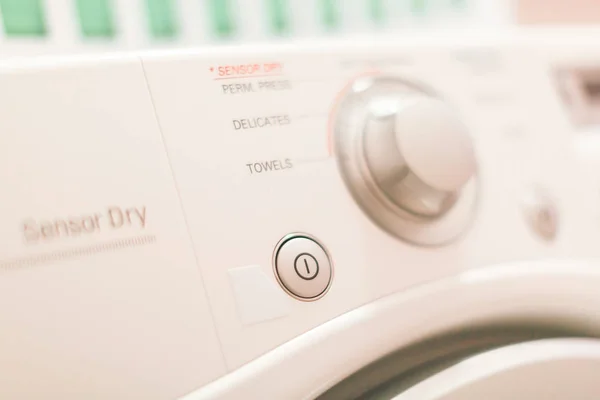 Doing laundry in laundry room — Stock Photo, Image