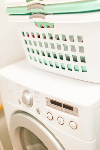 洗衣房洗衣服 — 图库照片