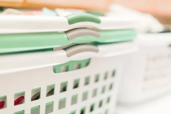 Doing laundry in laundry room — Stock Photo, Image