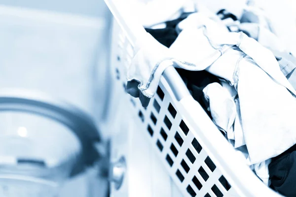 Doing laundry in laundry room — Stock Photo, Image