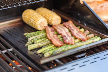 Izgara kuşkonmaz yakın çekim