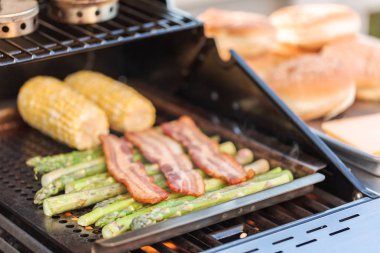 Izgara kuşkonmaz yakın çekim