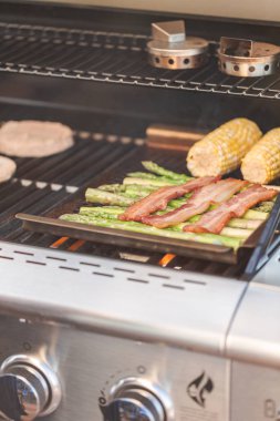 Izgara kuşkonmaz yakın çekim