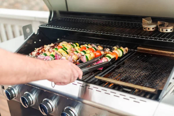 Grilování vegetariánské kebaby — Stock fotografie