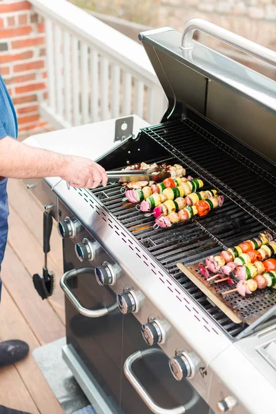 Gemüsespieße grillen — Stockfoto