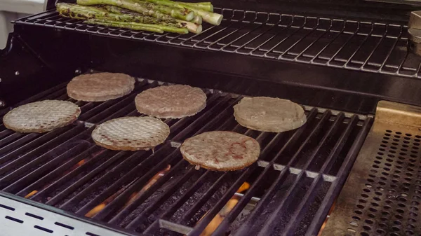 Burgers on grill view — Stock Photo, Image