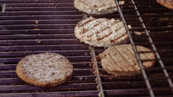 Burgers on grill view — Stock Photo, Image