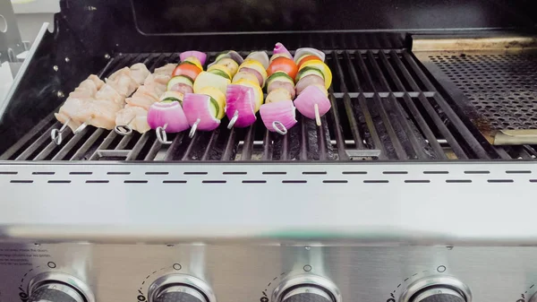 Brochettes de légumes grillades — Photo