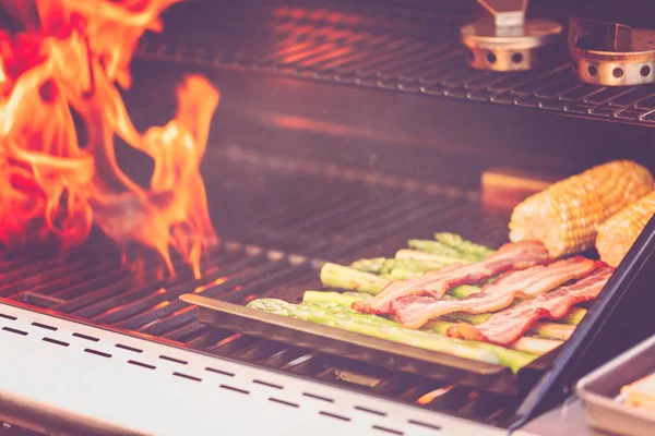 Paso Paso Cocinar Hamburguesas Parrilla Gas Aire Libre Verano — Foto de Stock