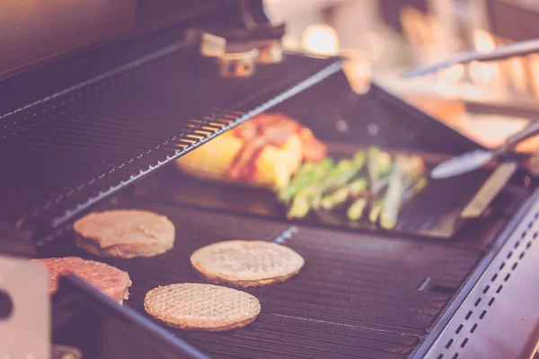 Stap Voor Stap Koken Hamburgers Buiten Gas Barbecue Zomer — Stockfoto