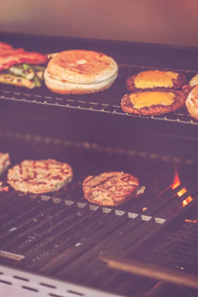 Stap Voor Stap Koken Hamburgers Buiten Gas Barbecue Zomer — Stockfoto
