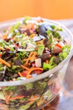 taze salata hazırlık