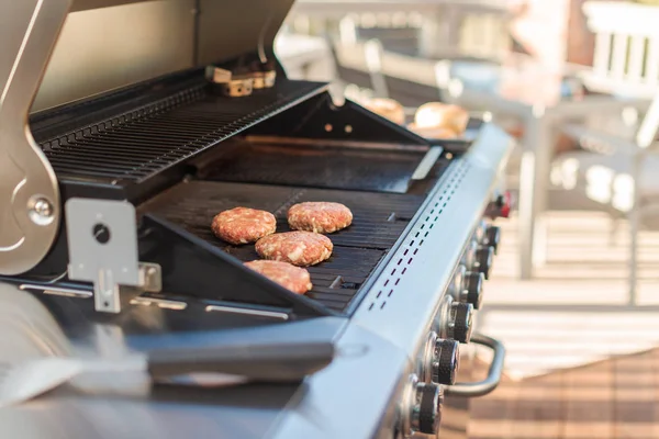 Matlagingsklassisk burger – stockfoto