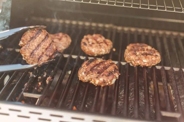 Klasszikus burger főzés — Stock Fotó