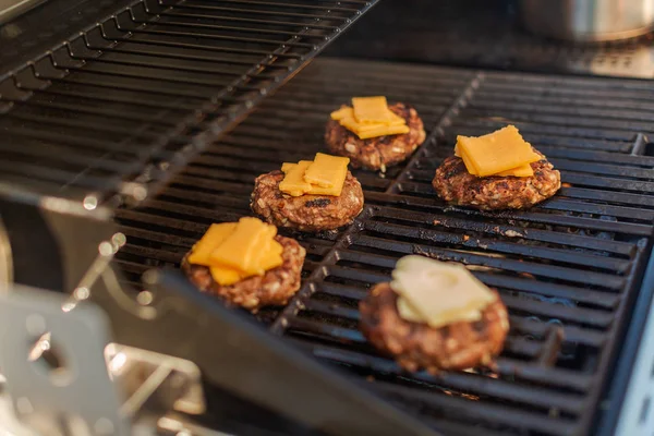 Cooking Classic burger — Stock Photo, Image