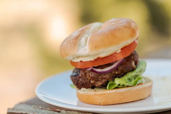 Cocinar hamburguesa clásica —  Fotos de Stock