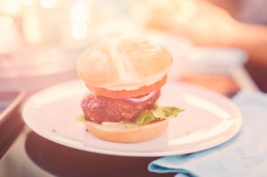 Klasik burger pişirme