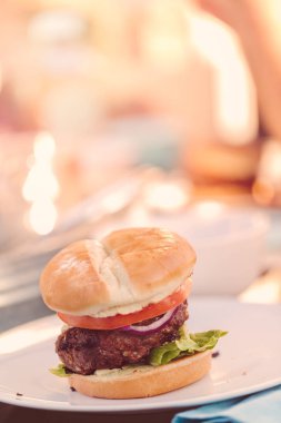 Klasik burger pişirme