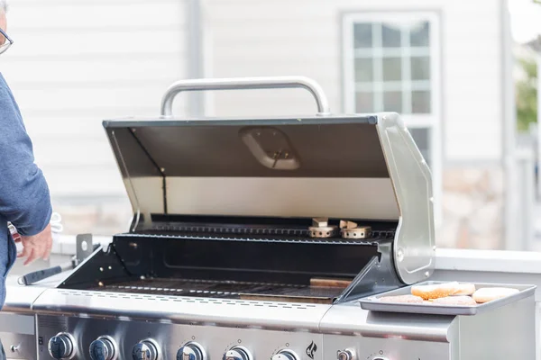 Cooking classic burgers outdoor — Stock Photo, Image