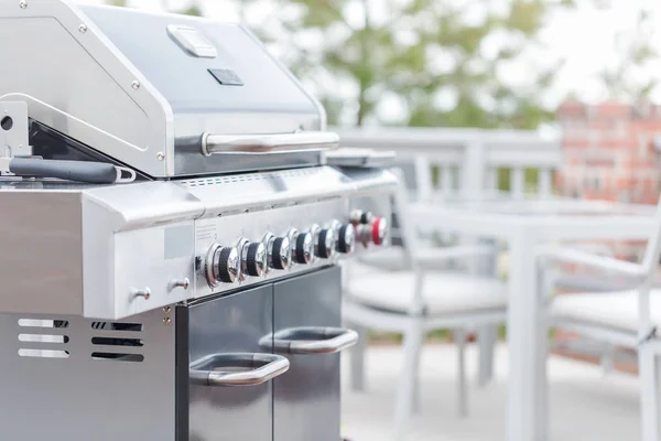 Cooking classic burgers outdoor — Stock Photo, Image