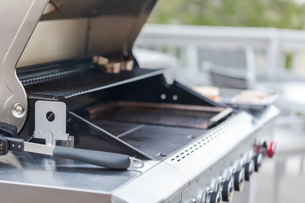 Klassieke hamburgers buiten koken — Stockfoto