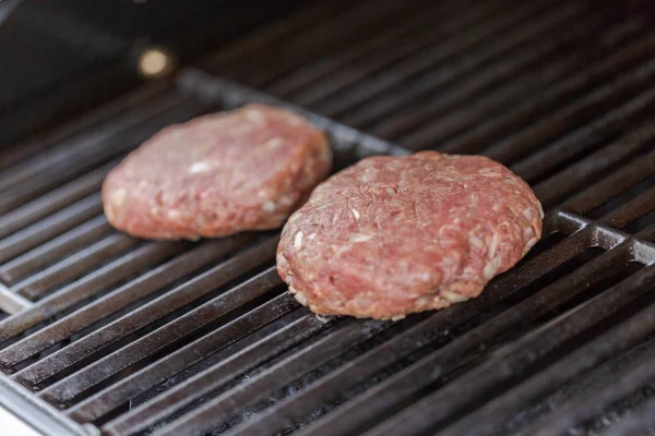 Cooking classic burgers outdoor — Stock Photo, Image