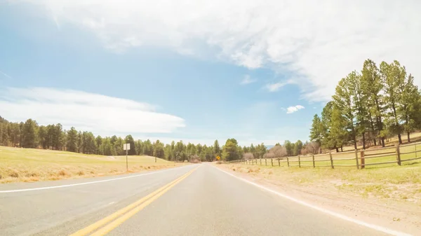 Pov Jazdy Wiejskiej Drodze Asfaltowej Colorado — Zdjęcie stockowe