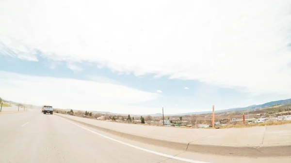 Πρωτου Προσωπου Οδήγηση Αγροτικές Ασφαλτοστρωμένος Δρόμος Στο Κολοράντο — Φωτογραφία Αρχείου