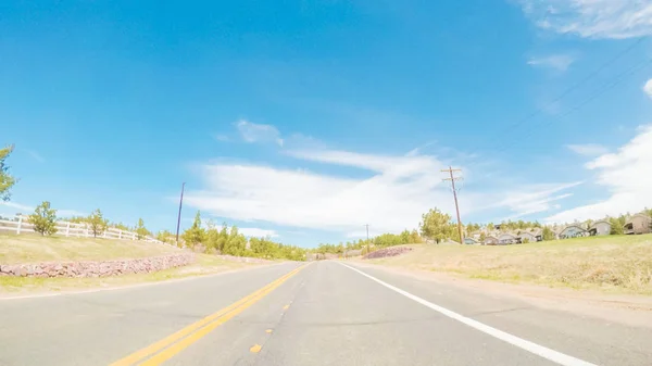 Πρωτου Προσωπου Οδήγηση Αγροτικές Ασφαλτοστρωμένος Δρόμος Στο Κολοράντο — Φωτογραφία Αρχείου