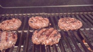 Klasik burger pişirme