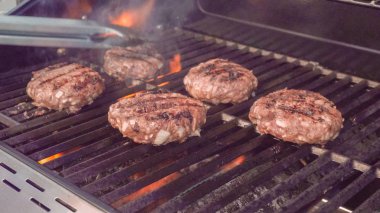 Klasik burger pişirme