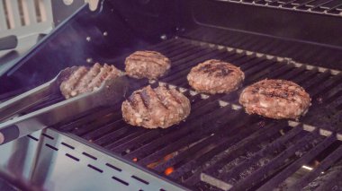 Klasik burger pişirme
