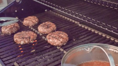 Klasik burger pişirme