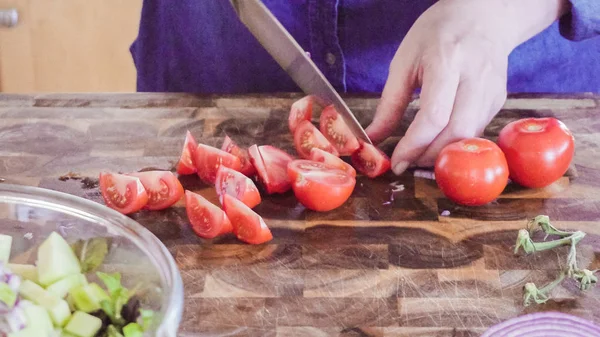 Trancher les légumes frais — Photo