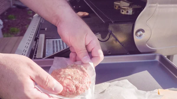 Matlagning Classic burger — Stockfoto