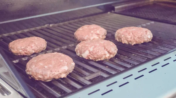 Cottura hamburger classico — Foto Stock