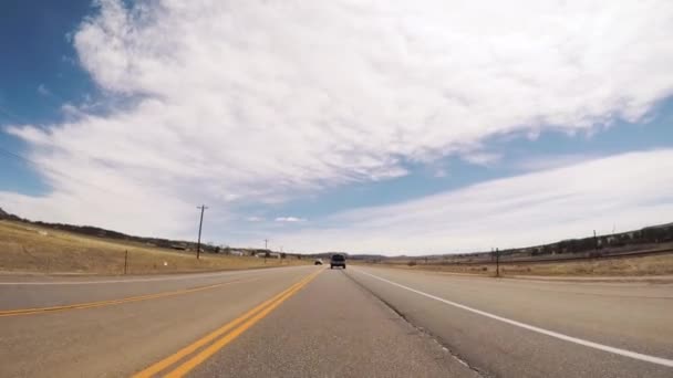 デンバー コロラド州 アメリカ合衆国 11日 2018 ハメ撮り 運転コロラド州の農村部の舗装道を — ストック動画