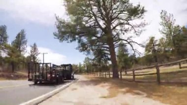 Denver, Colorado, ABD-11 Nisan, 2018-zaman sukut. POV-Colorado kırsal asfalt yol sürüş