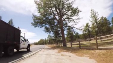 Denver, Colorado, ABD-11 Nisan, 2018-Pov-sürüş Colorado kırsal asfalt yol.