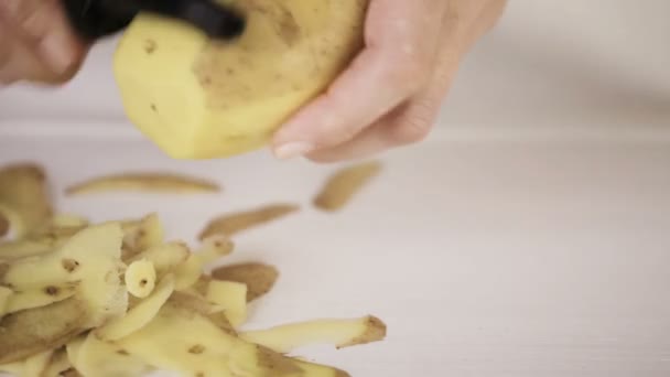 Passo Passo Descascando Batatas Ouro Yukon Para Purê Batatas Clássico — Vídeo de Stock