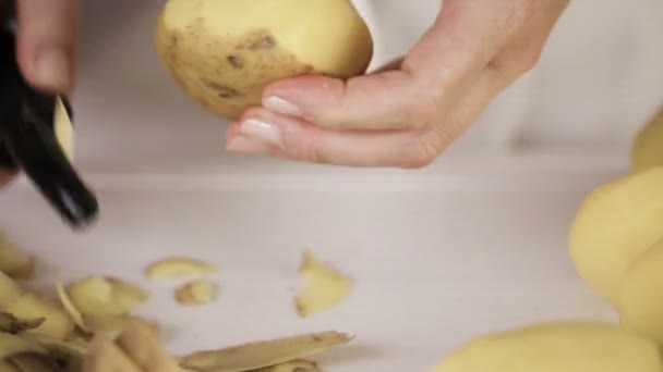 Pas Pas Peler Les Pommes Terre Dorées Yukon Pour Purée — Video