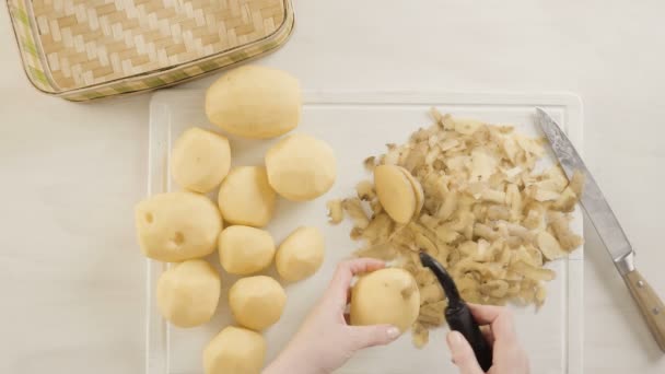 Paso Paso Pelar Papas Oro Yukon Para Puré Papas Clásico — Vídeos de Stock