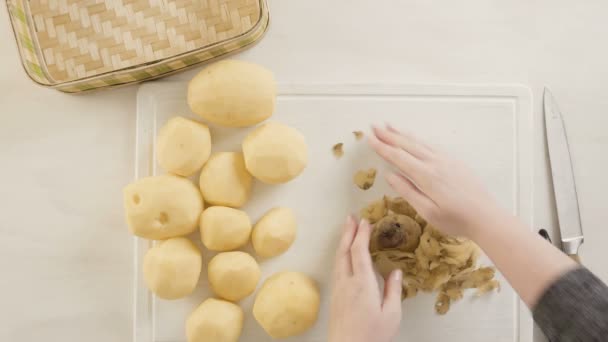 Pas Pas Trancher Les Pommes Terre Dorées Yukon Pour Purée — Video