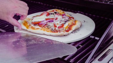 ızgara pizza pişirme